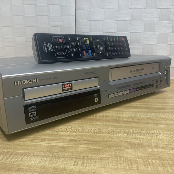 Hitachi DV-PF2U DVD/VCR/MP3 Playback Silver Combo Player w/Remote TESTED - Picture 1 of 13